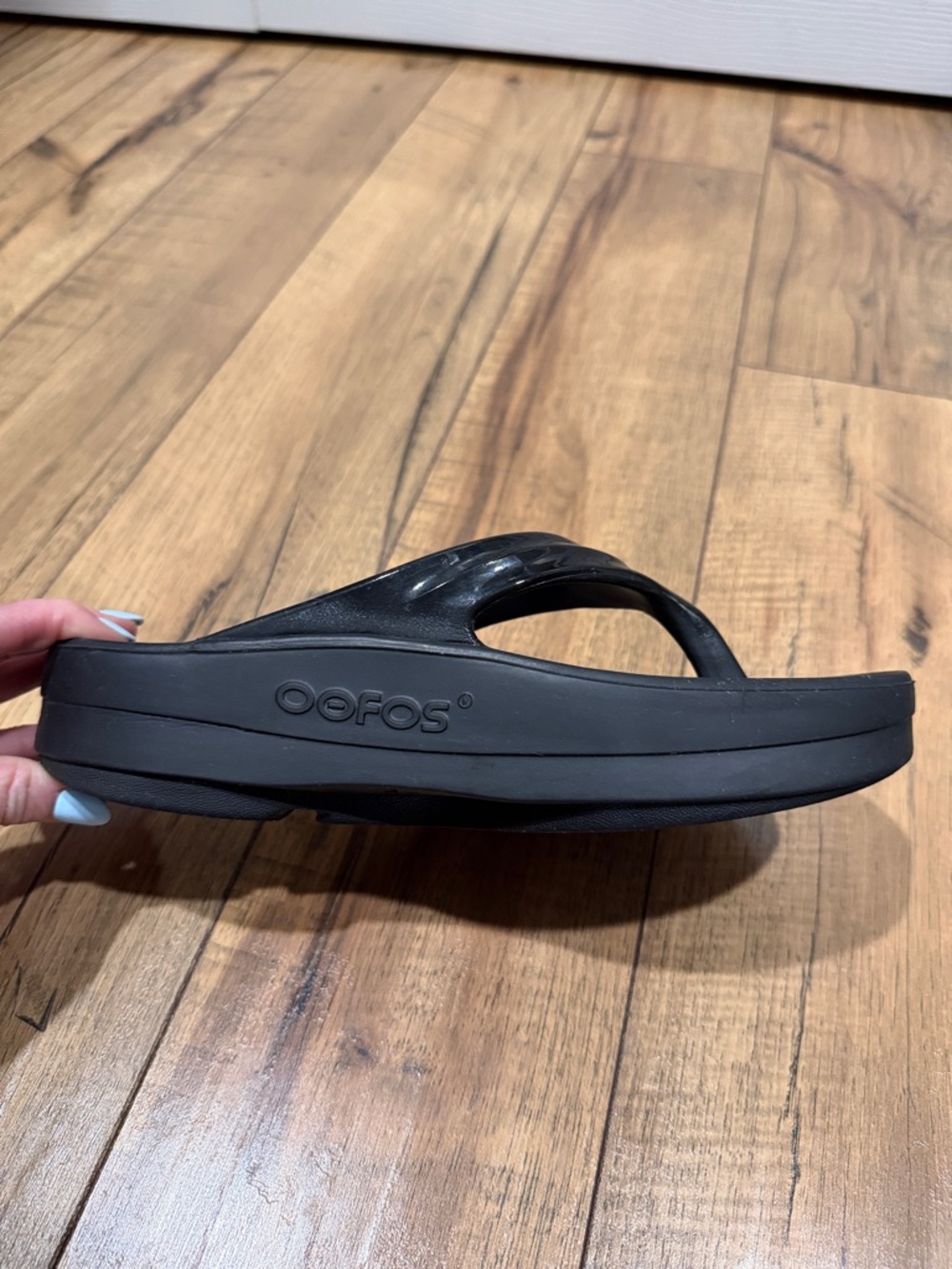 OOFOS Black Women's OOlala Platform Flip Flops - Picture 8 of 8